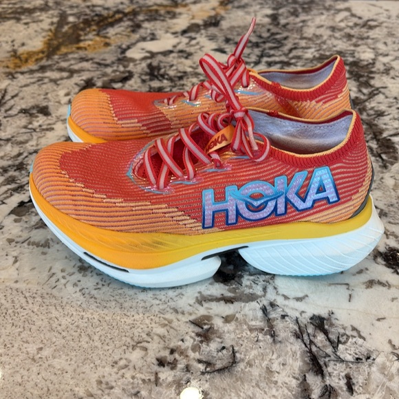 Like New Hoka Cielo X1, 7.5, only worn on treadmill, less than 20 miles - Picture 4 of 5